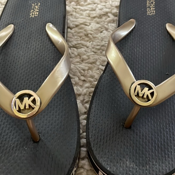 Michael Kors stack flip-flops size 7 - Picture 10 of 11
